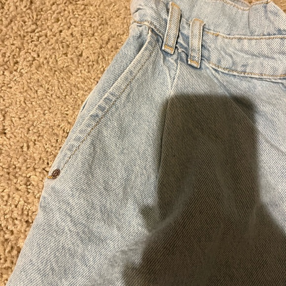 Zara Light Blue Denim high waisted Shorts never worn (**DOES NOT COME WITH BELT) - Picture 4 of 6